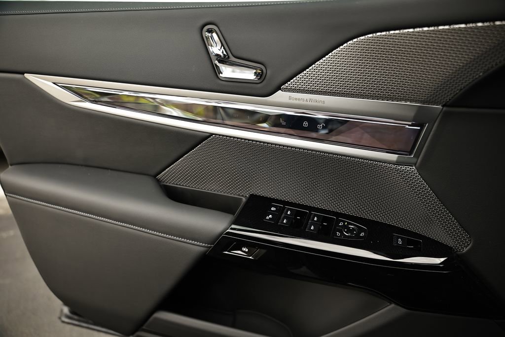 New 2026 BMW 740i w/ Executive Package image 14