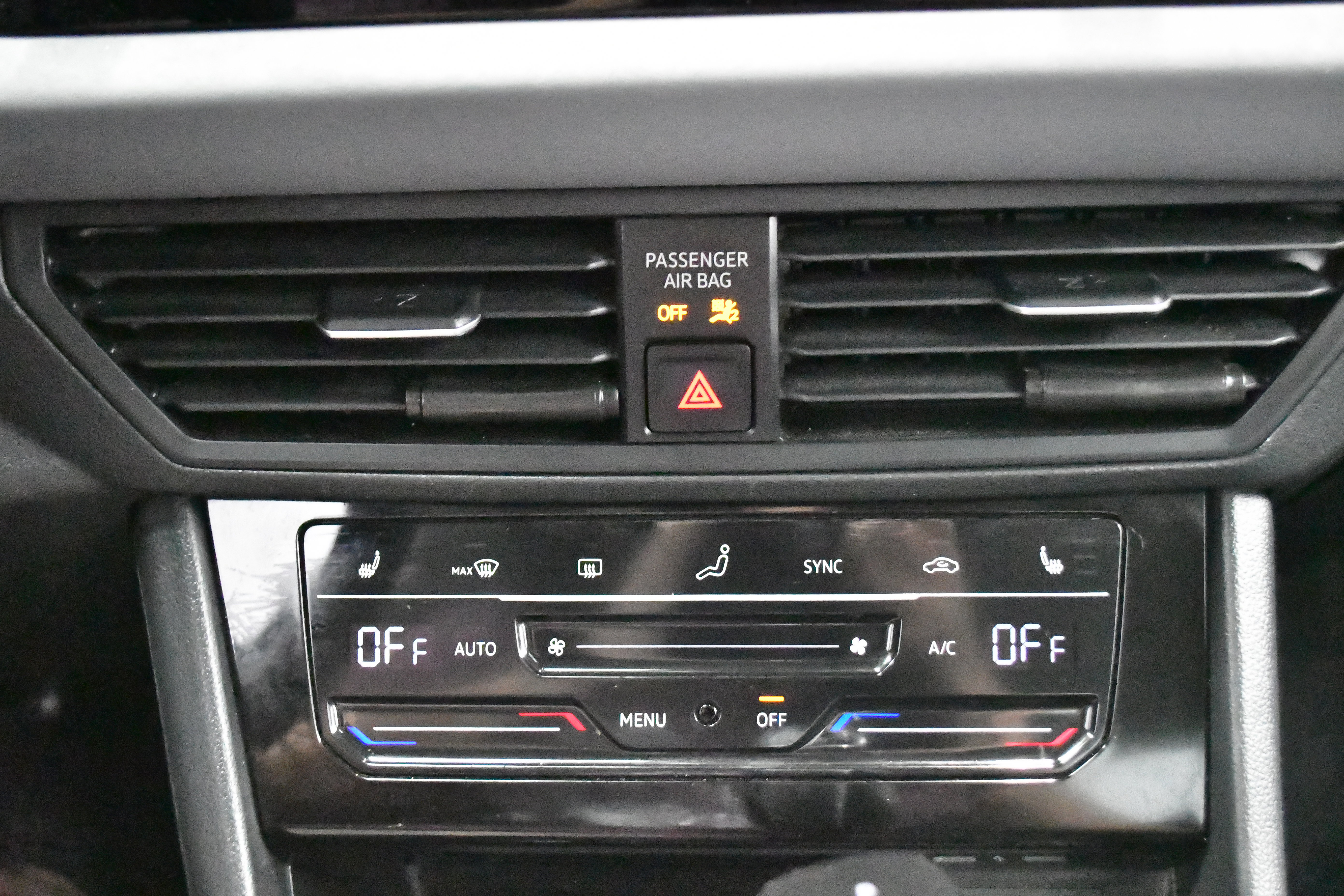 Used 2025 Volkswagen Jetta SE FWD image 28