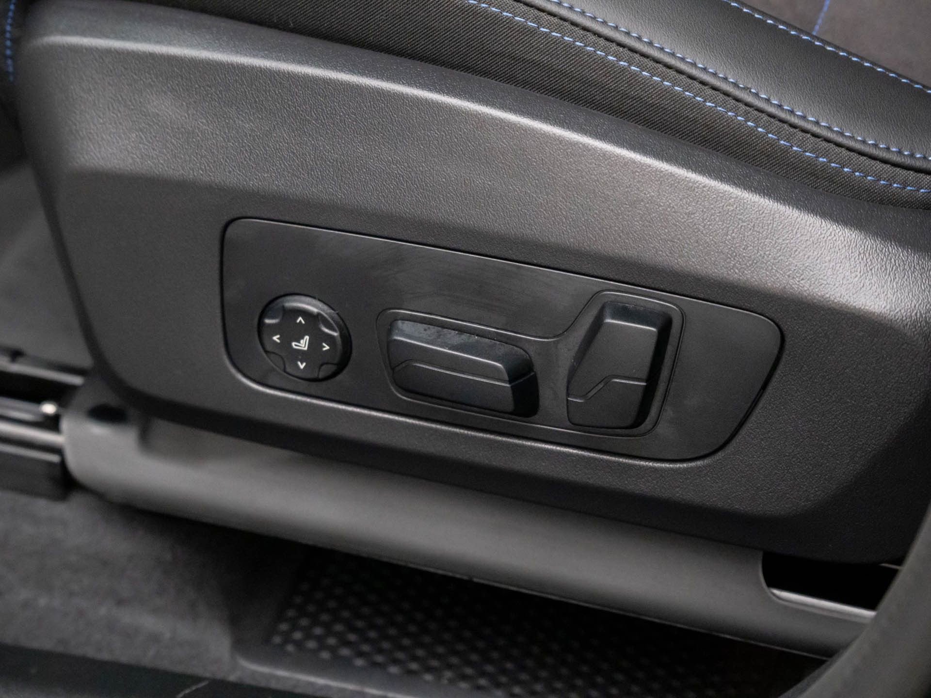 Certified 2025 BMW X1 xDrive28i w/ Technology Package image 15