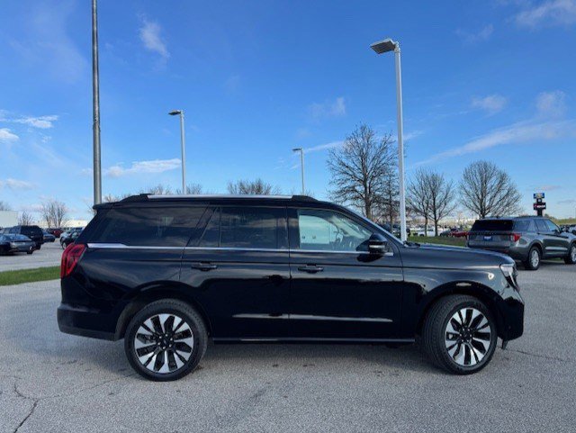 Used 2025 Ford Expedition Platinum w/ Driver's Package image 9
