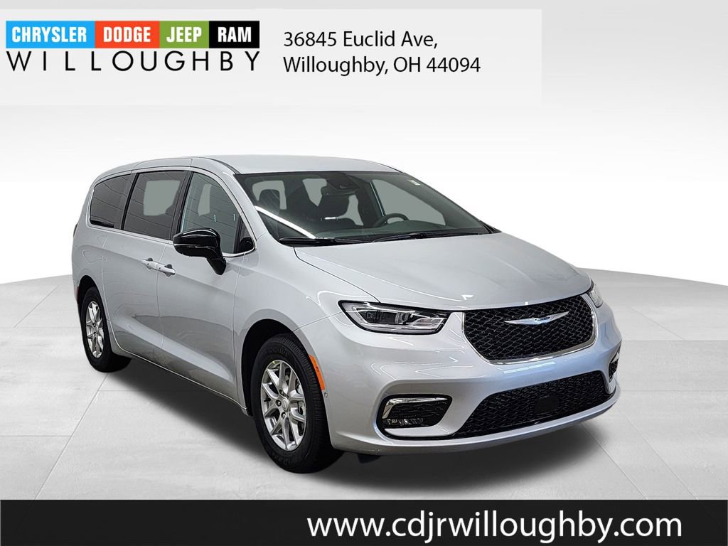 New 2026 Chrysler Pacifica Select image 3