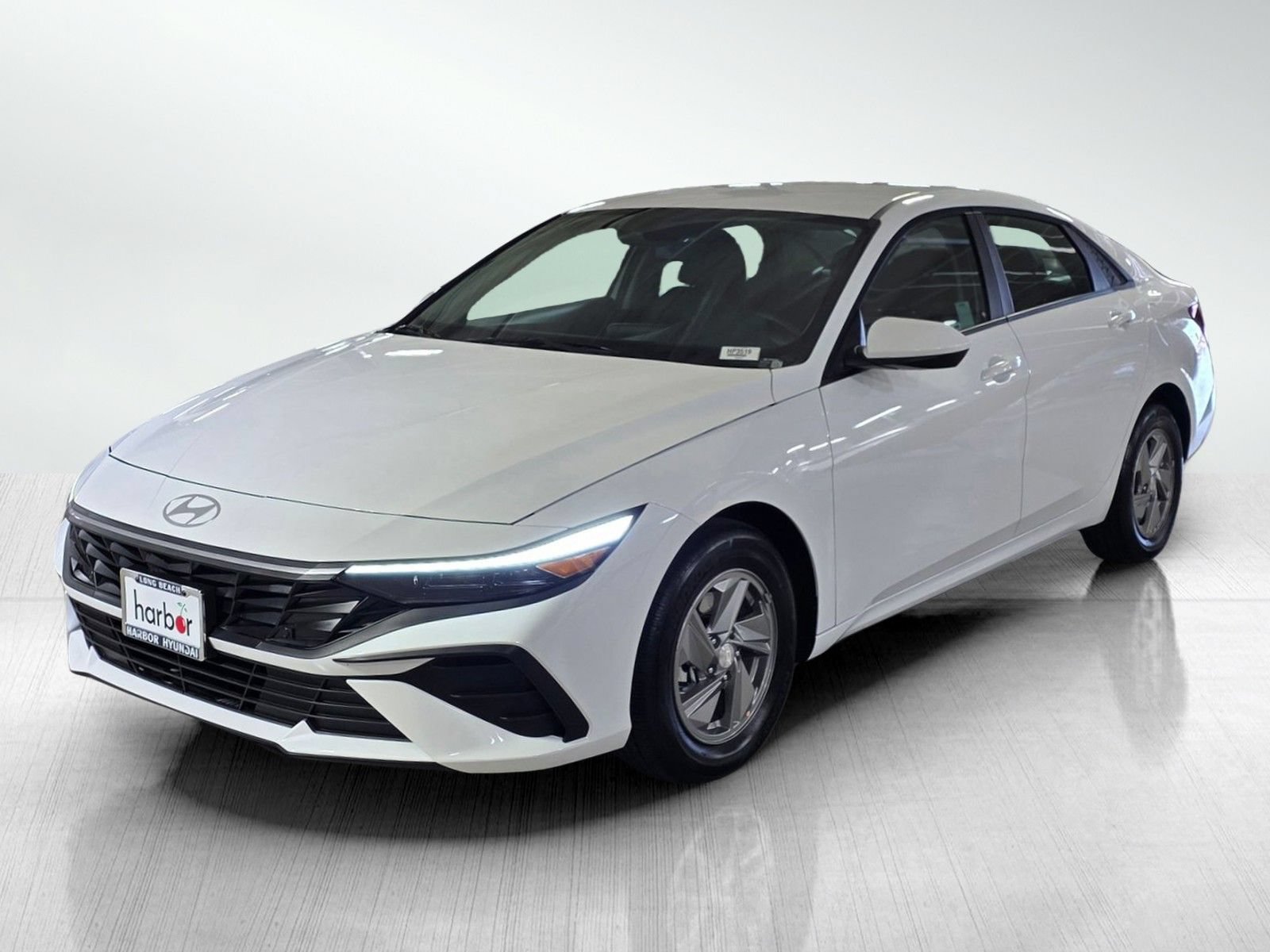Used 2026 Hyundai Elantra SE FWD image 3