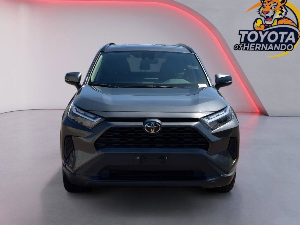 Used 2025 Toyota RAV4 XLE AWD/4WD image 2