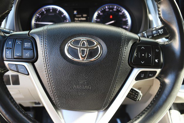 Certified 2017 Toyota Highlander XLE image 32