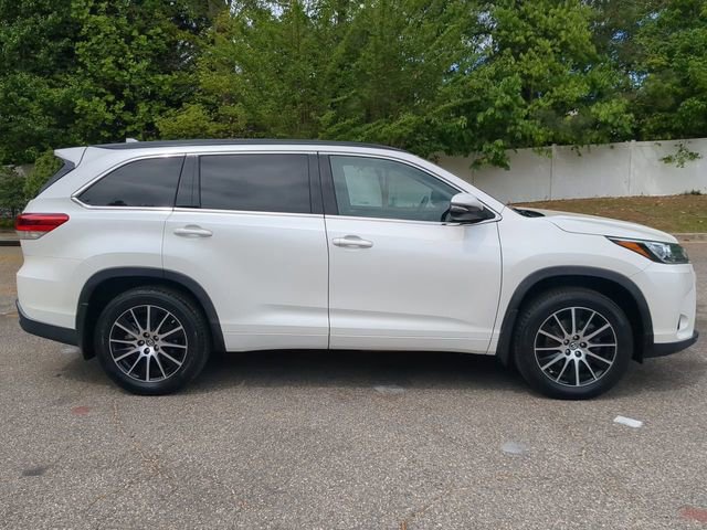 Used 2018 Toyota Highlander SE AWD/4WD image 3