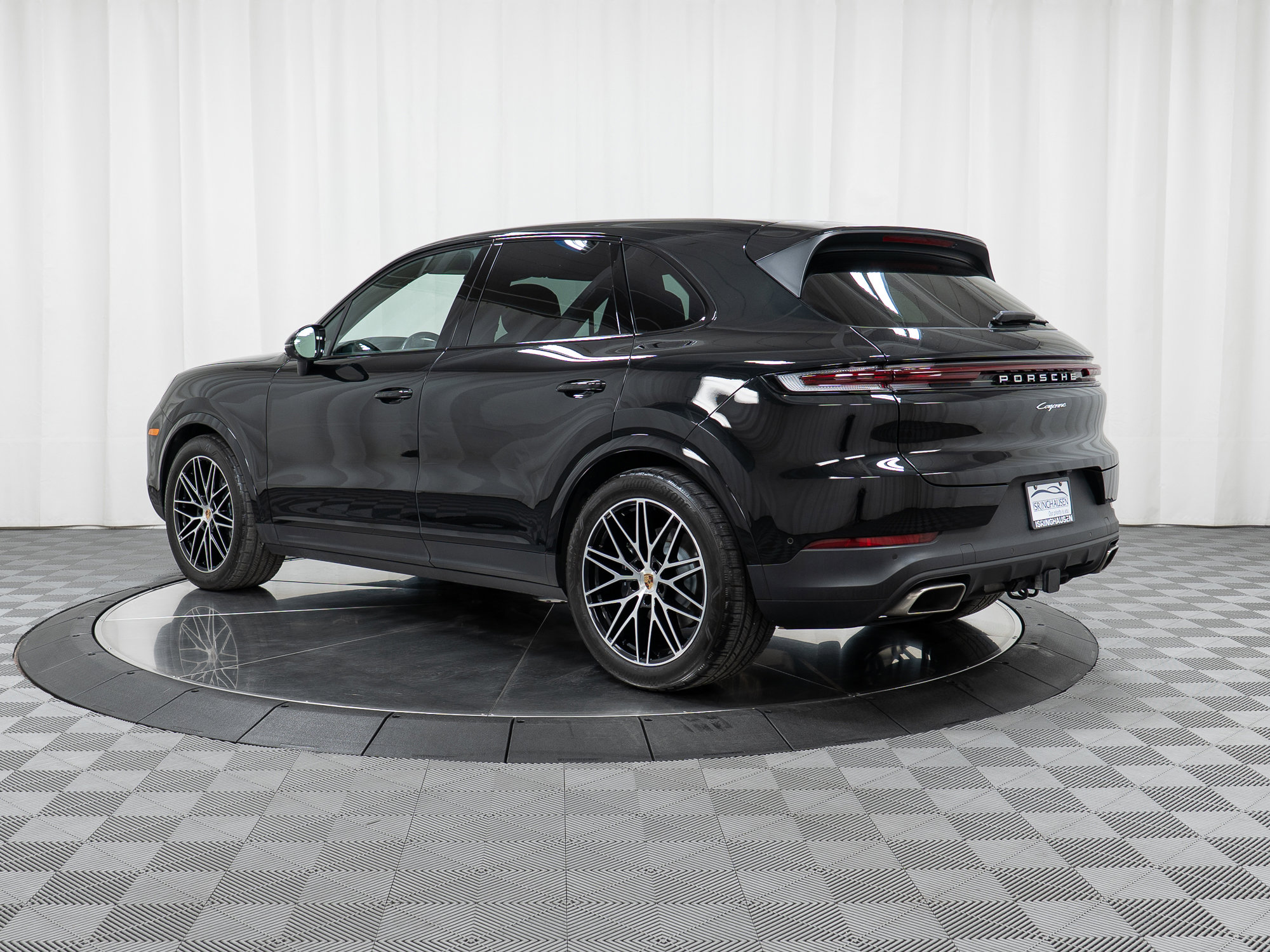 Used 2025 Porsche Cayenne AWD/4WD image 3