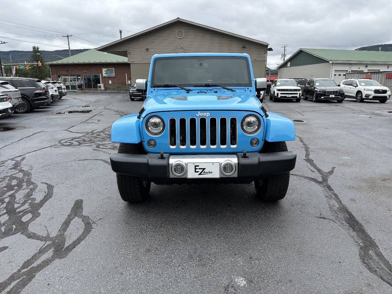 Used 2017 Jeep Wrangler Unlimited Sahara w/ Quick Order Package 24E Chief AWD/4WD image 3