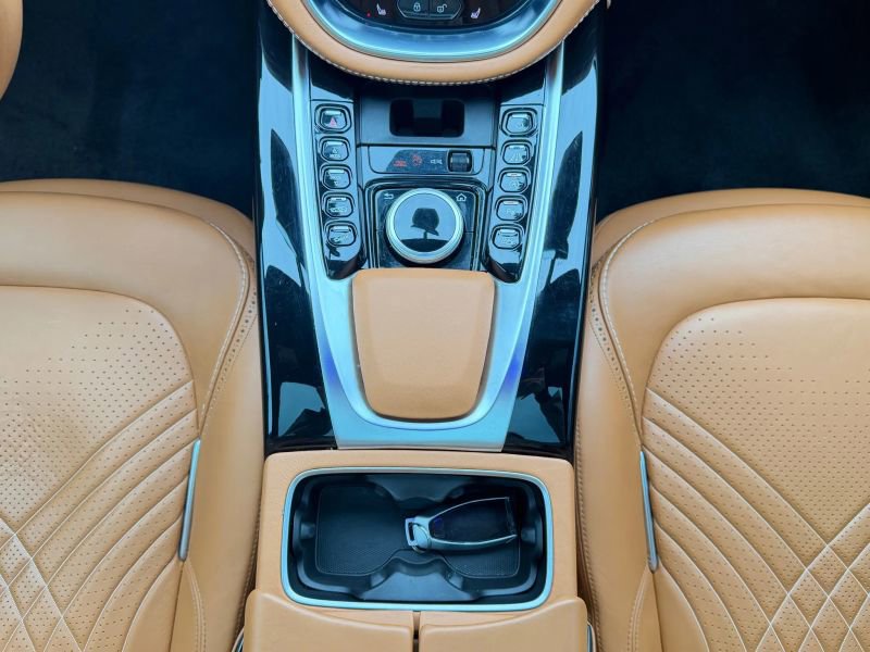 Used 2021 Aston Martin DBX image 23