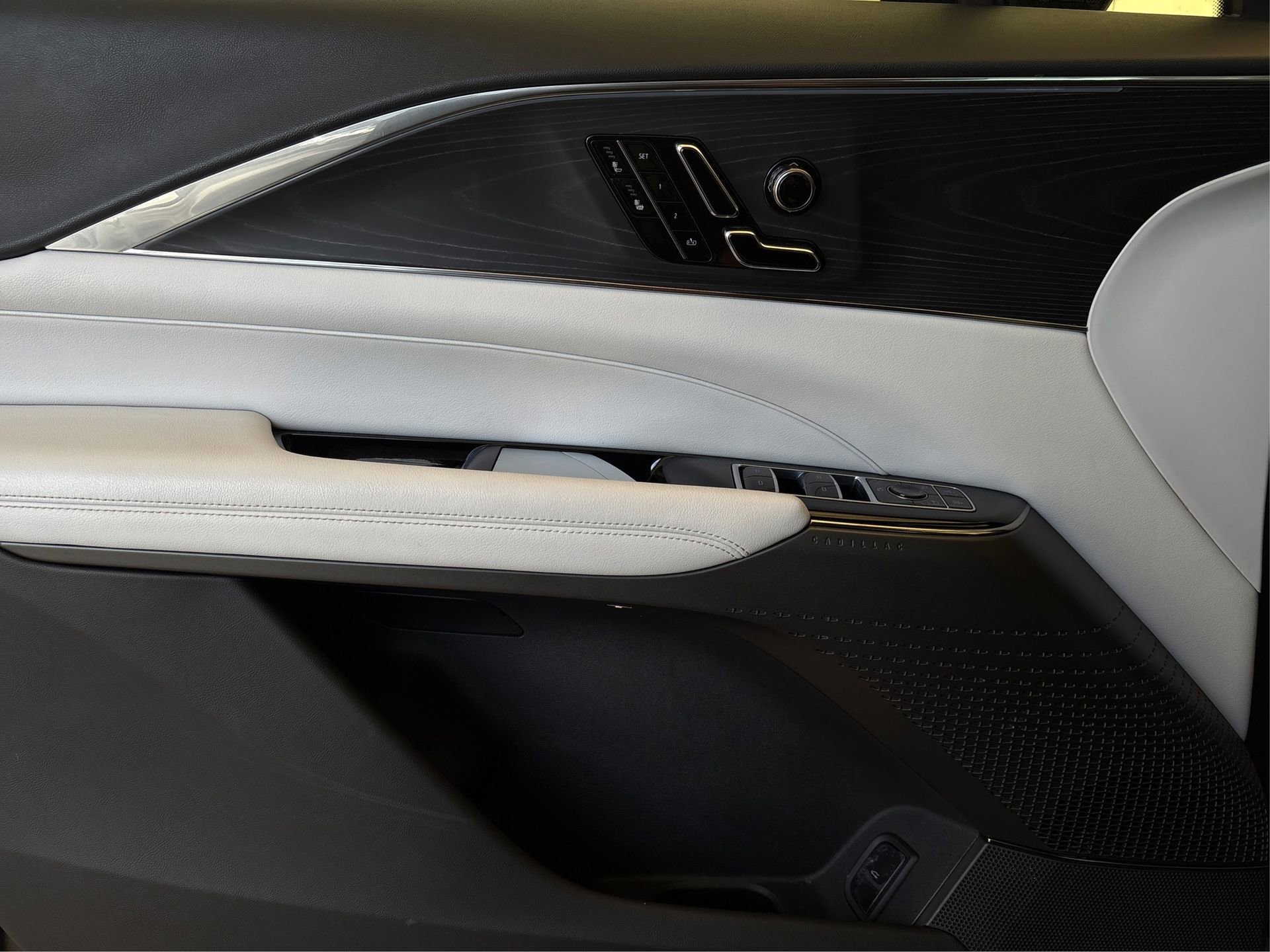 Used 2024 Cadillac Lyriq Luxury image 19