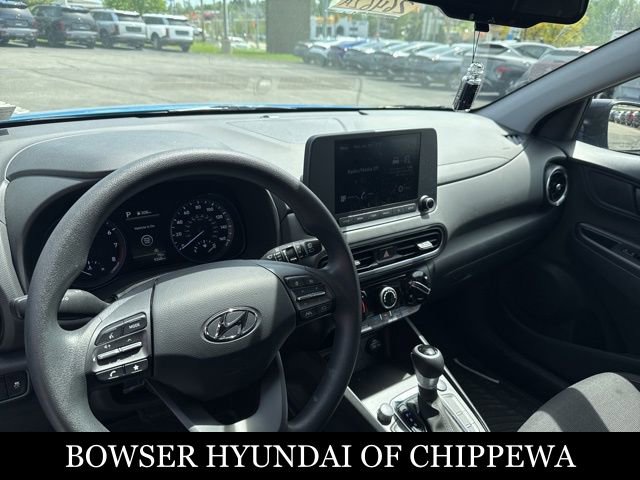 Used 2022 Hyundai Kona SEL w/ Winter Weather Package AWD/4WD image 3