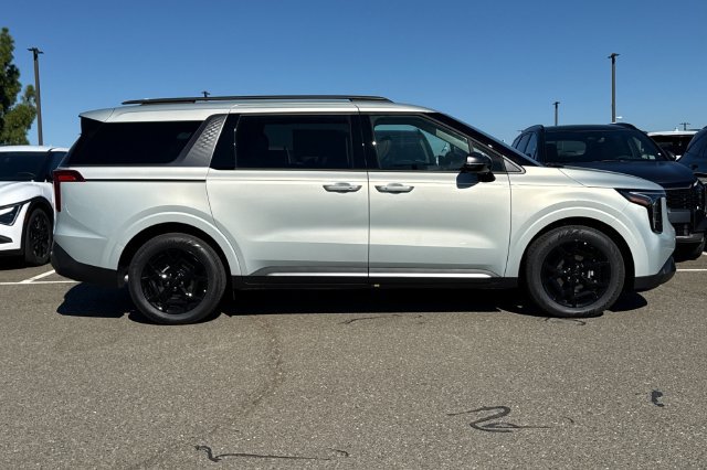 New 2027 Kia Carnival EX FWD image 3