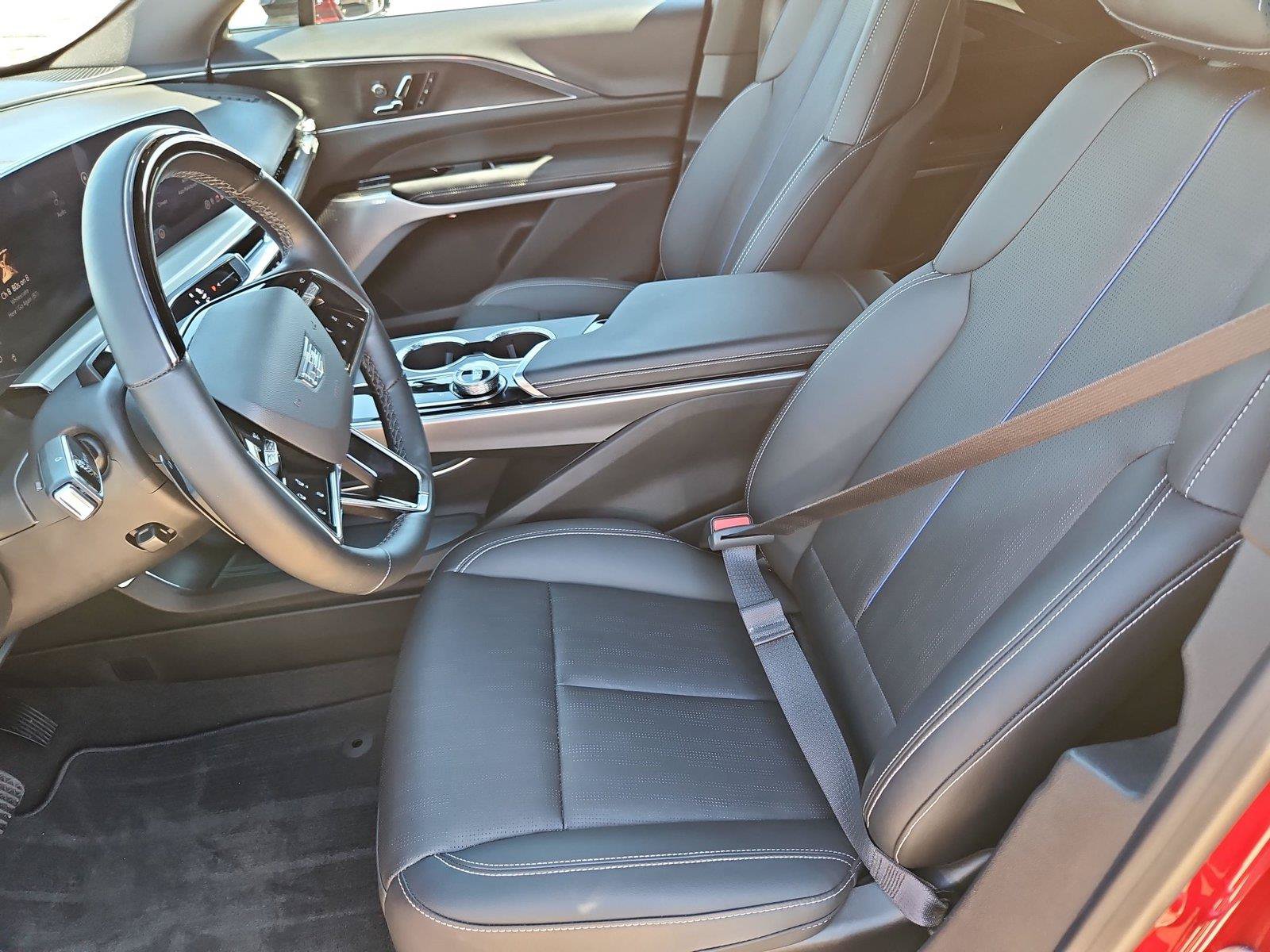 Certified 2024 Cadillac Lyriq Luxury AWD/4WD image 11