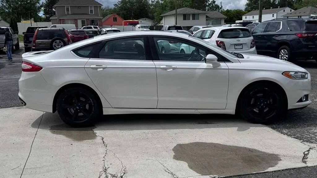 Used 2016 Ford Fusion SE FWD image 8