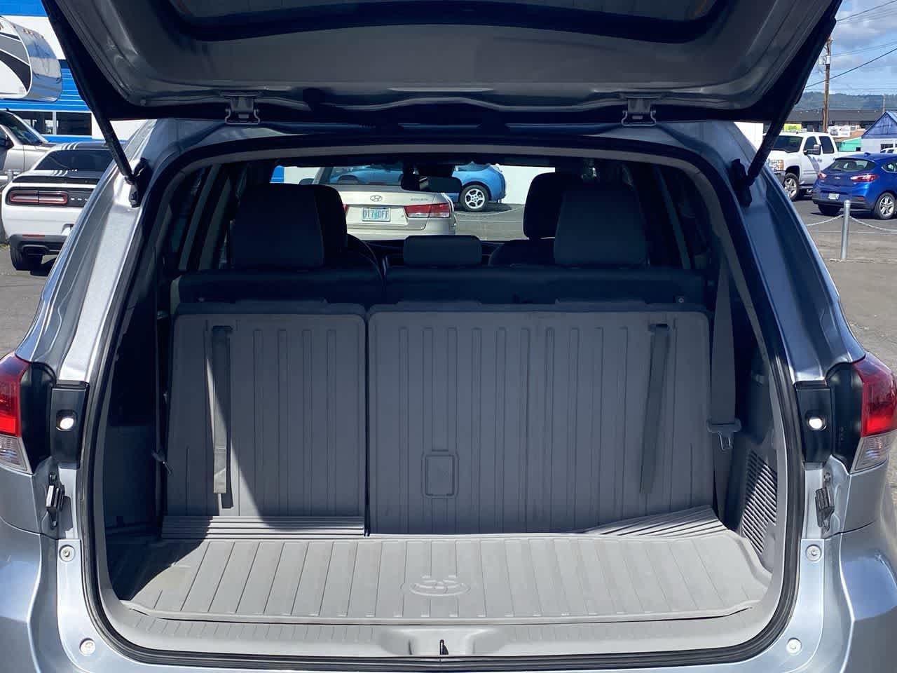 Certified 2019 Toyota Highlander LE AWD/4WD image 23