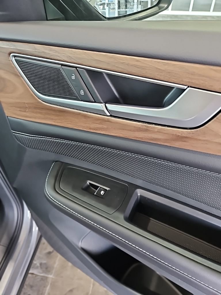 New 2026 Volkswagen Atlas SE image 12