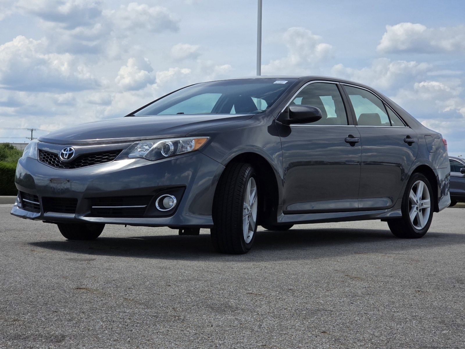 Used 2013 Toyota Camry SE FWD image 9
