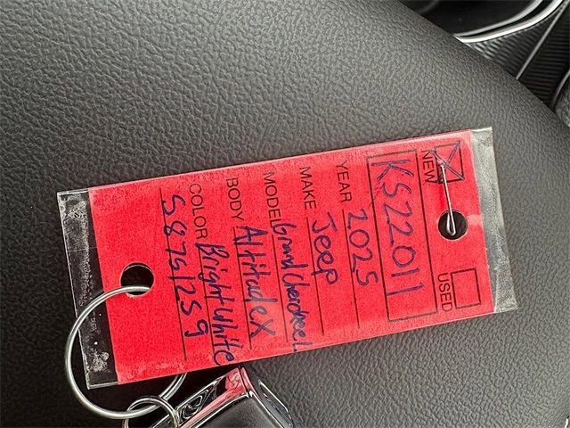 New 2025 Jeep Grand Cherokee L Altitude image 25