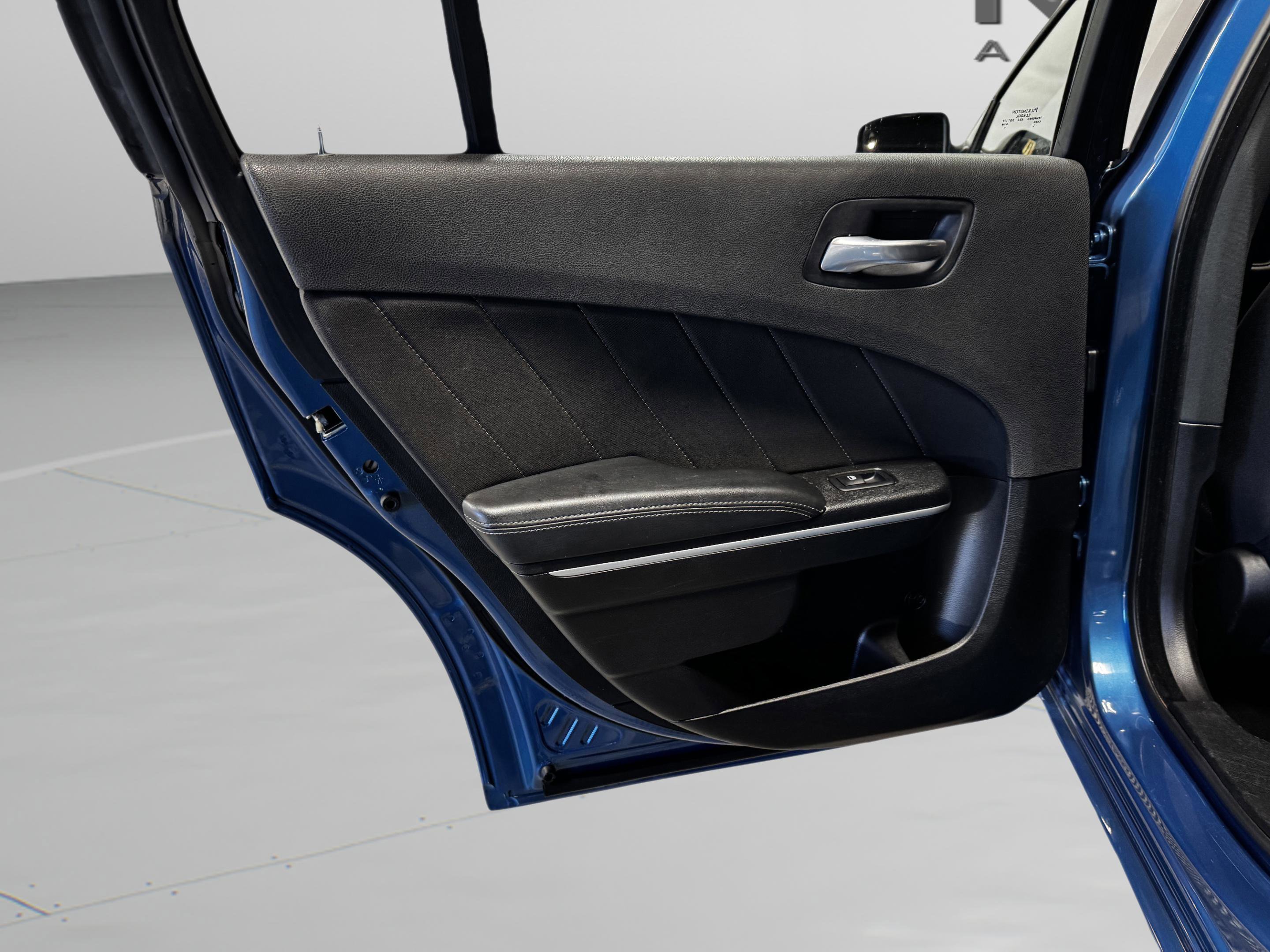 Used 2022 Dodge Charger SXT w/ Driver Convenience Group image 33