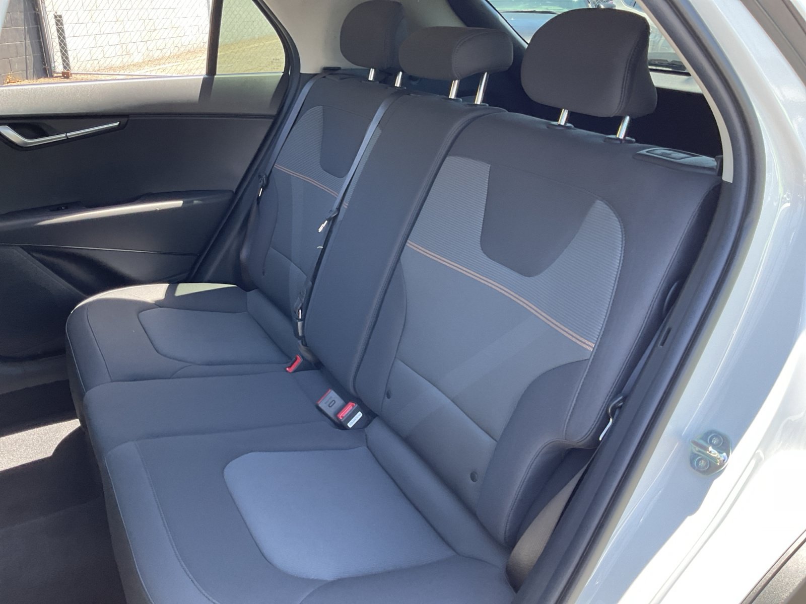 Used 2025 Kia Niro LX FWD image 19