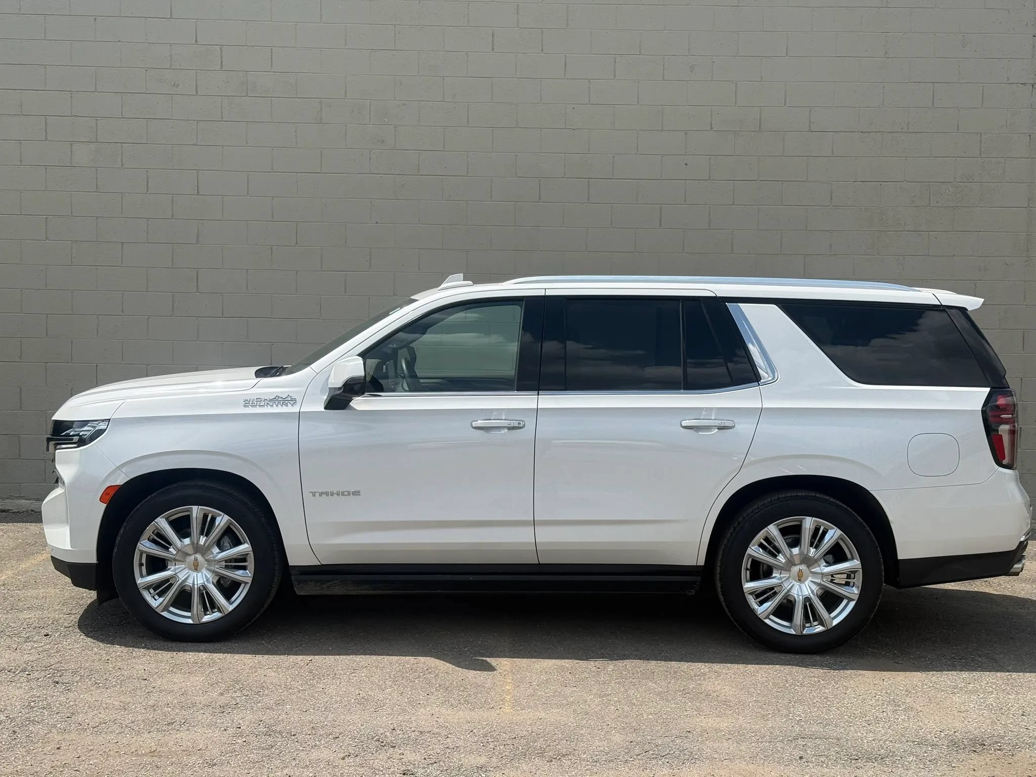 Used 2024 Chevrolet Tahoe High Country w/ Advanced Technology Package AWD/4WD image 3