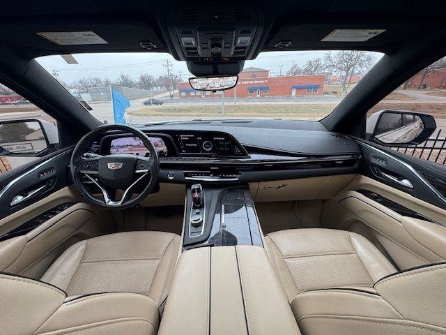 Used 2021 Cadillac Escalade ESV Premium Luxury AWD/4WD image 4