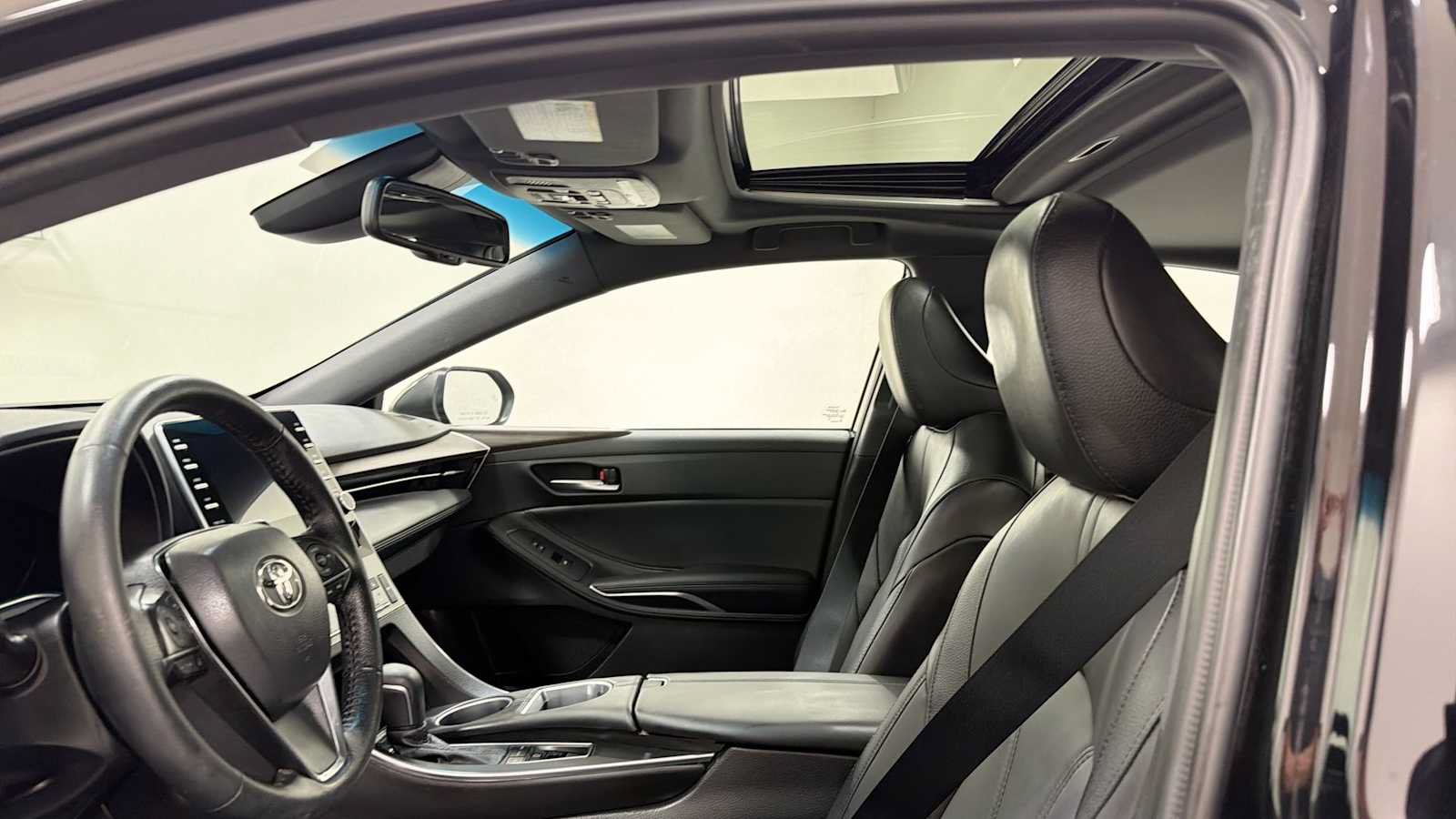 Certified 2022 Toyota Avalon XLE w/ Moonroof Package FWD image 23