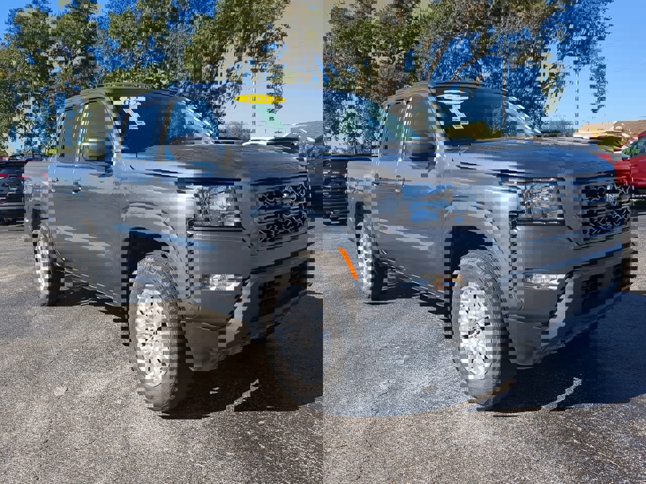 Used 2022 Nissan Frontier SV image 2