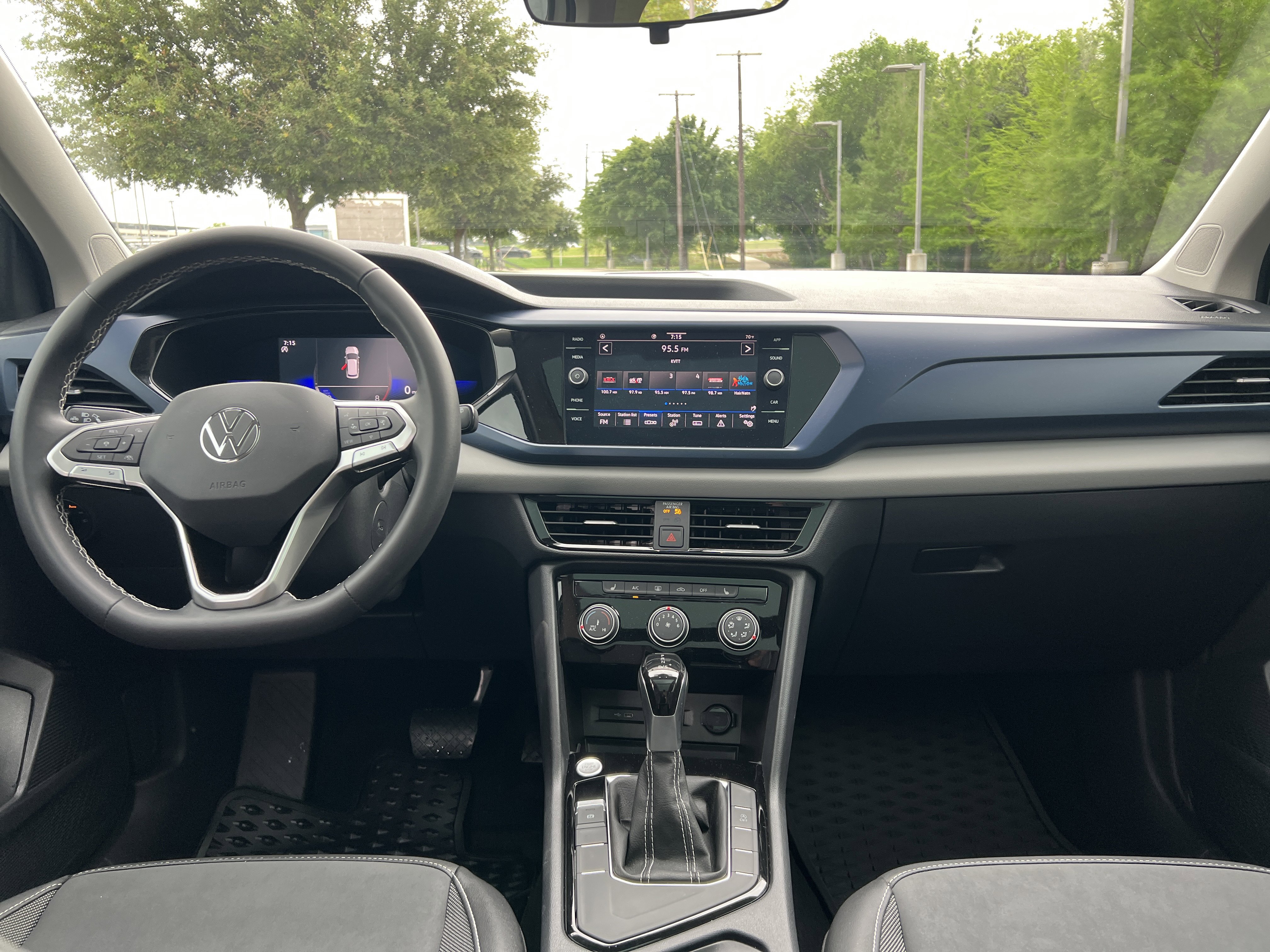 Certified 2023 Volkswagen Taos SE w/ Panoramic Sunroof Package FWD image 26