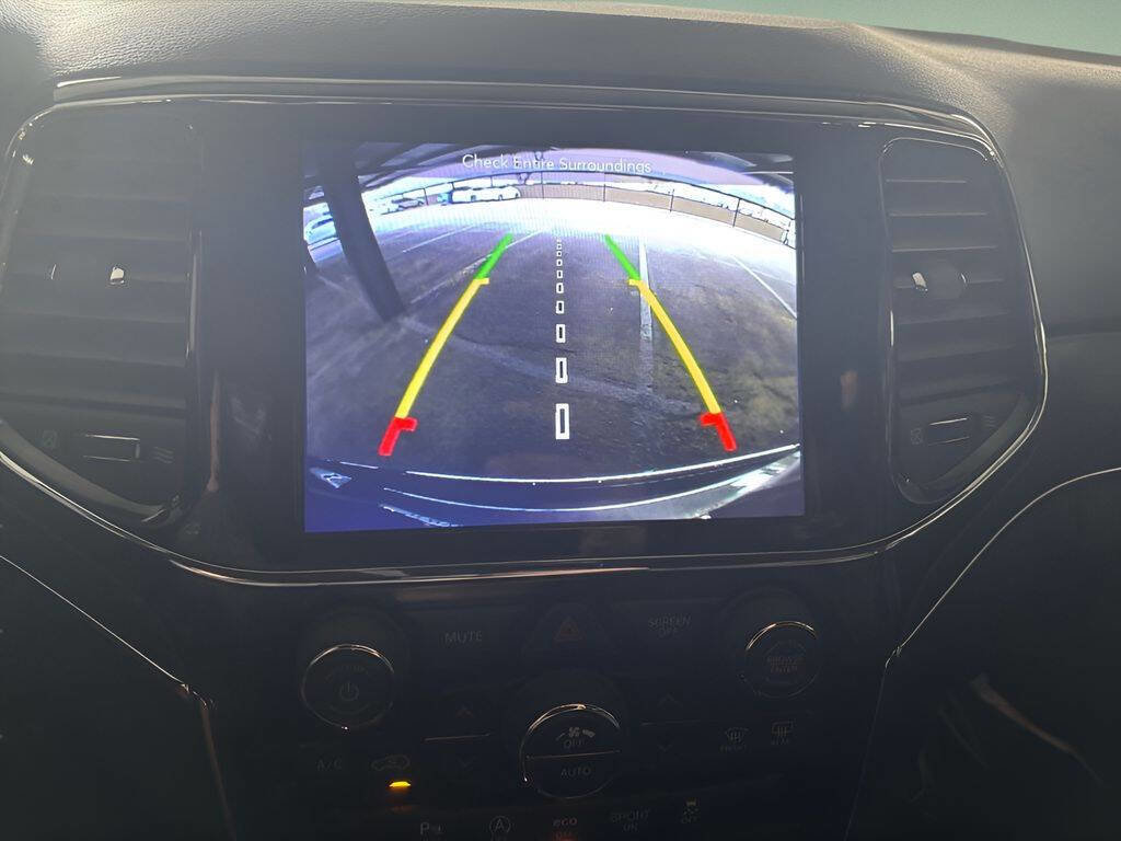 Used 2019 Jeep Grand Cherokee Limited image 15