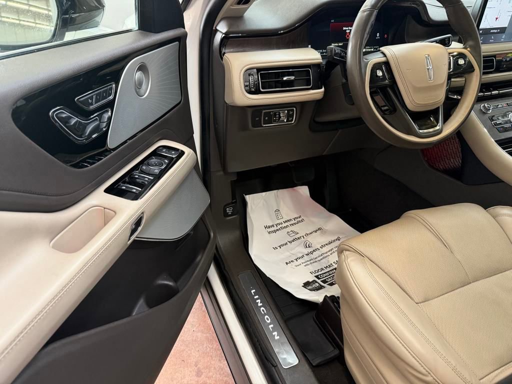 Used 2022 Lincoln Aviator Reserve image 11