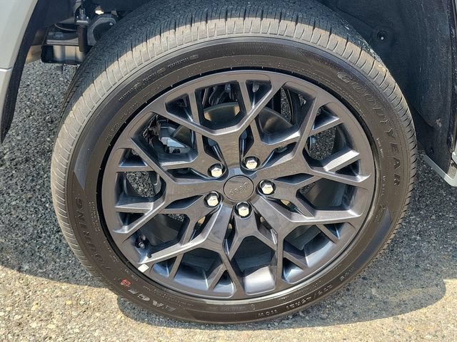 New 2026 Jeep Grand Cherokee Summit w/ Obsidian Package AWD/4WD image 5
