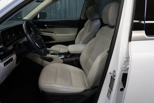 Used 2023 Kia Telluride EX w/ EX Captain's Chair Package AWD/4WD image 12