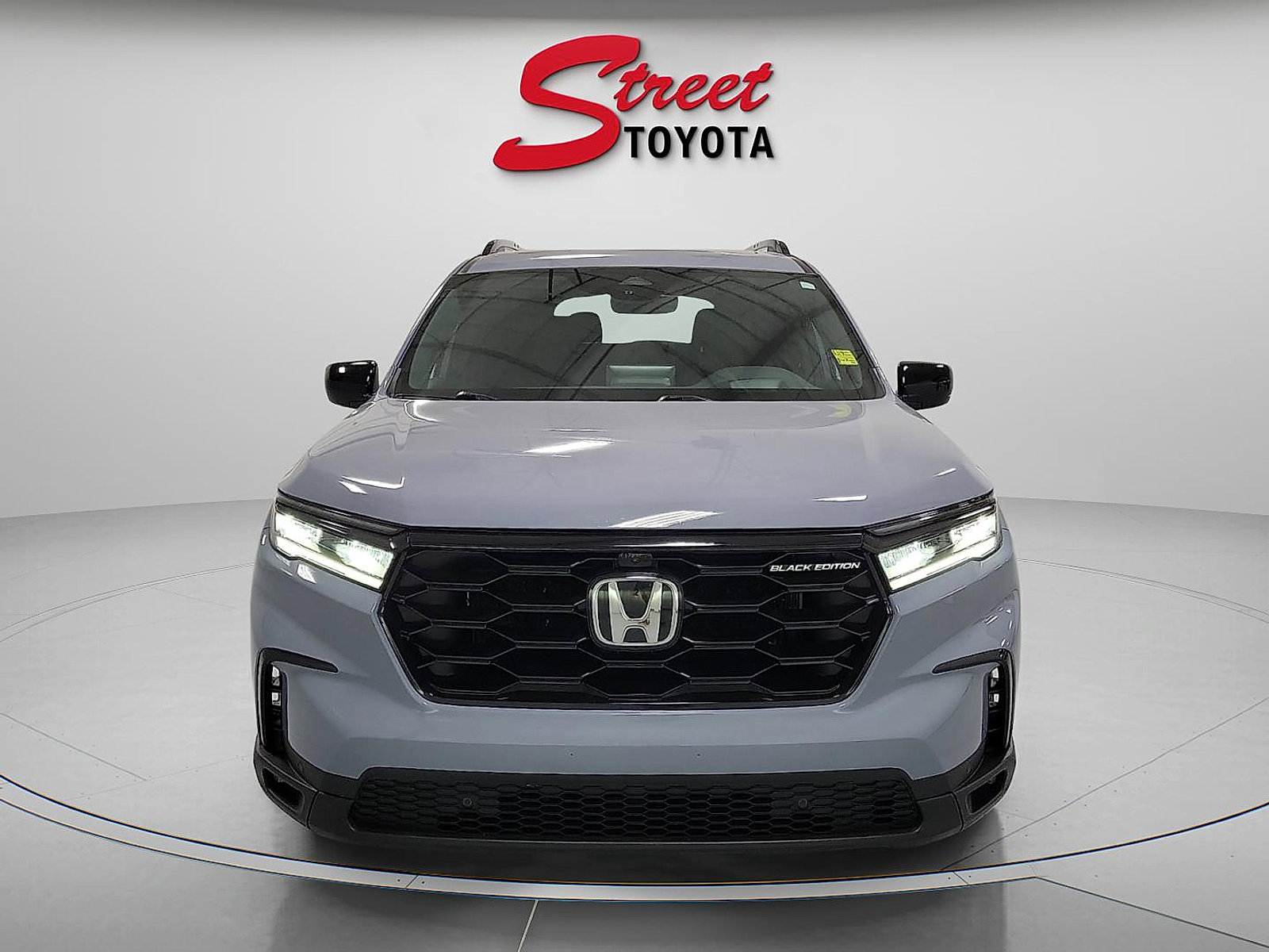 Used 2025 Honda Pilot Black Edition image 6
