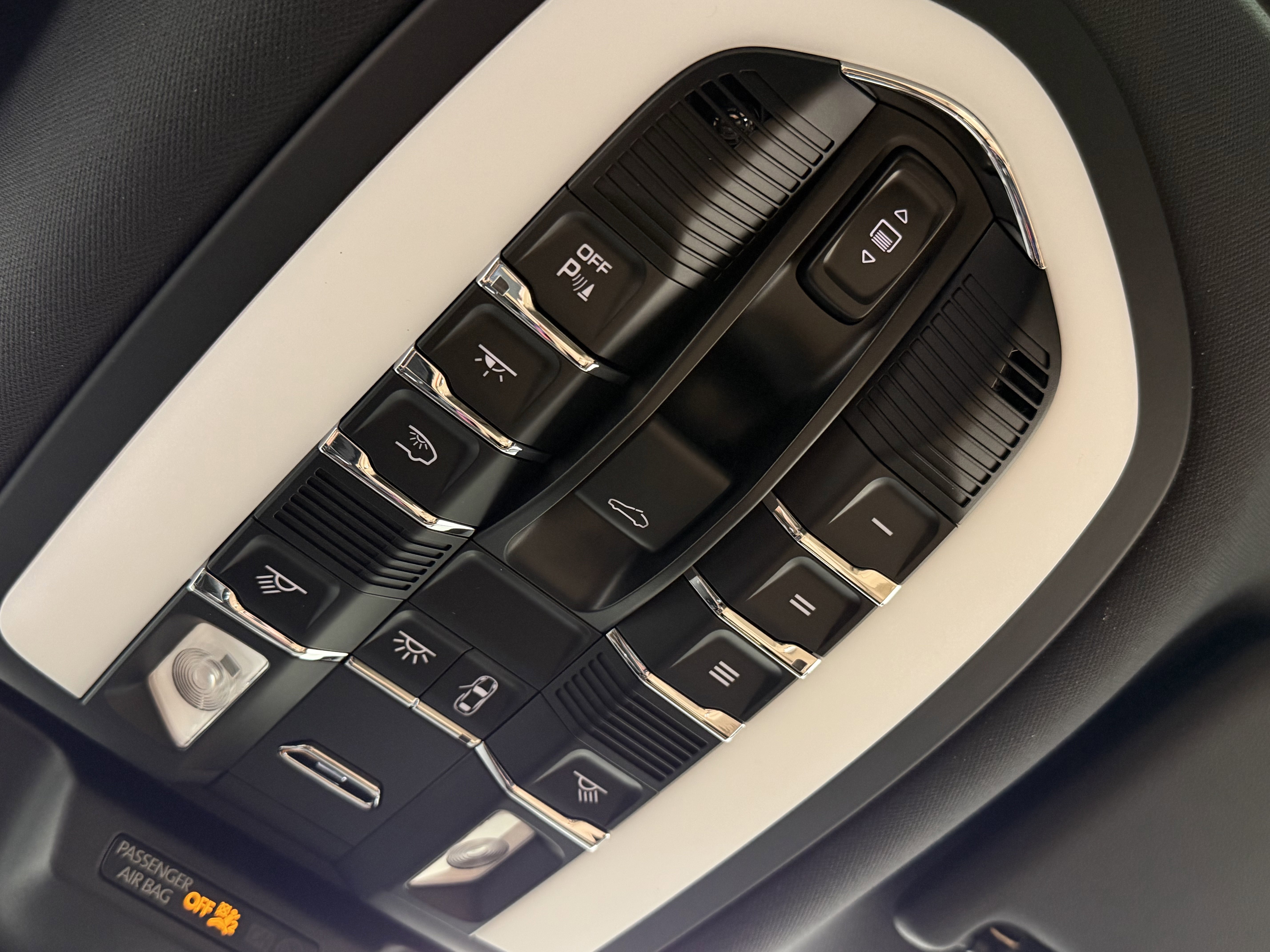 New 2026 Porsche Macan image 36