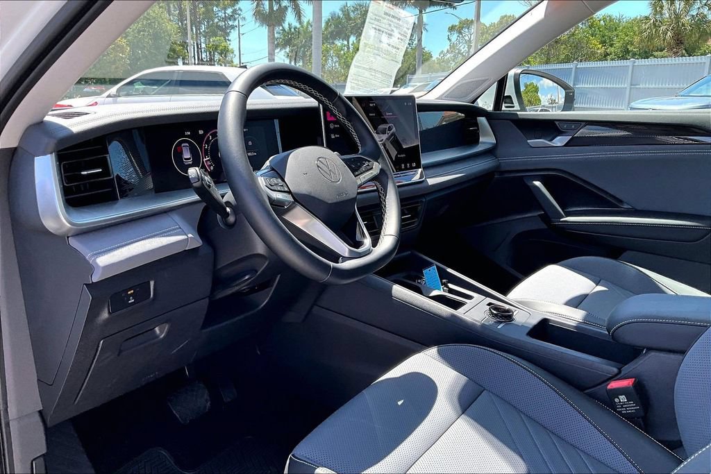 Certified 2026 Volkswagen Tiguan SE w/ Panoramic Sunroof Package FWD image 14