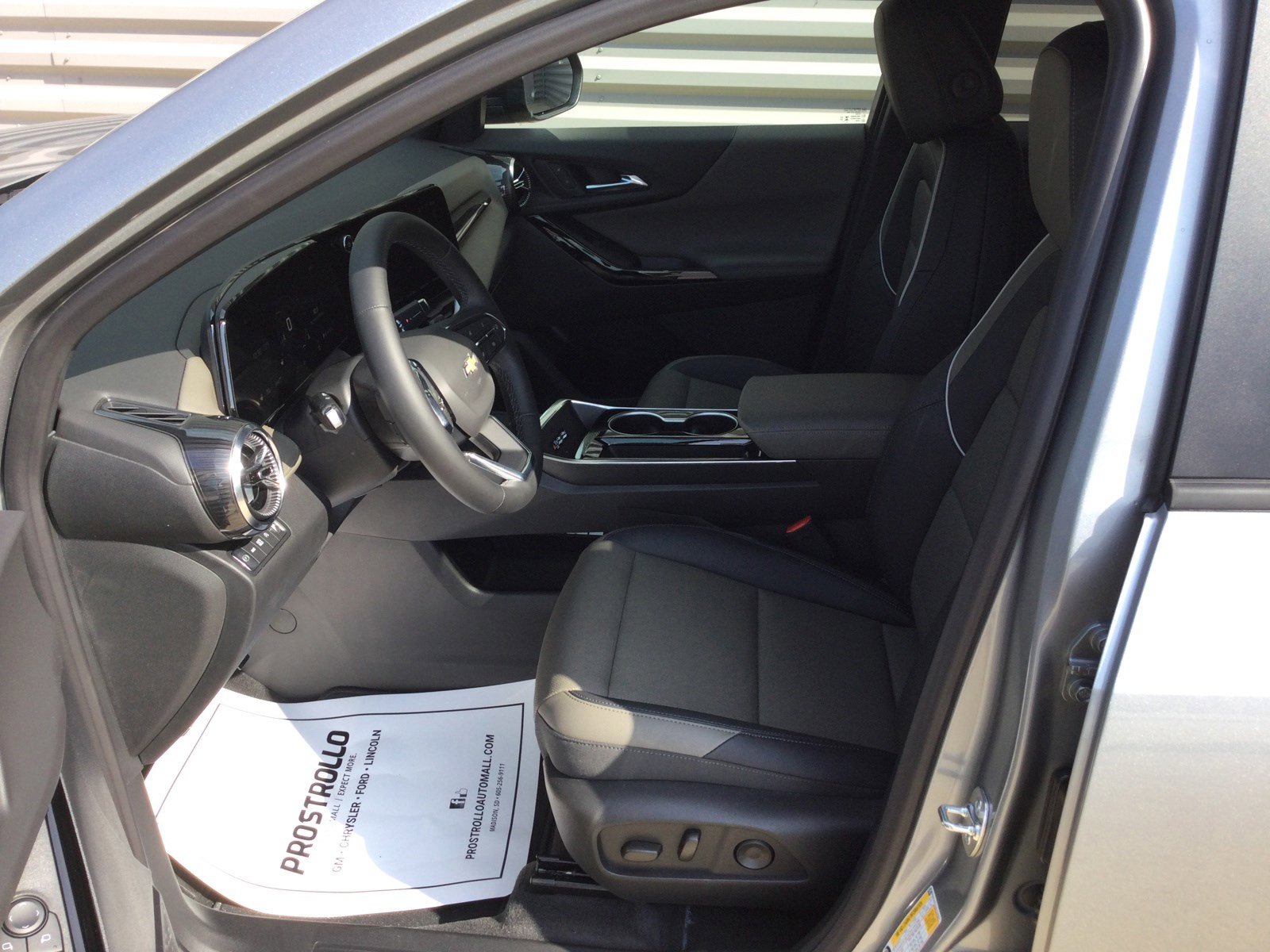 New 2025 Chevrolet Equinox LT w/ Convenience Package II image 7