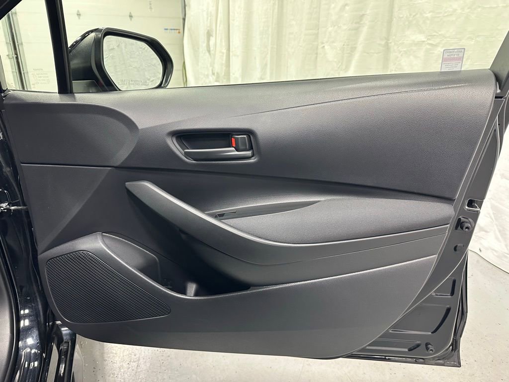Used 2025 Toyota Corolla LE image 53