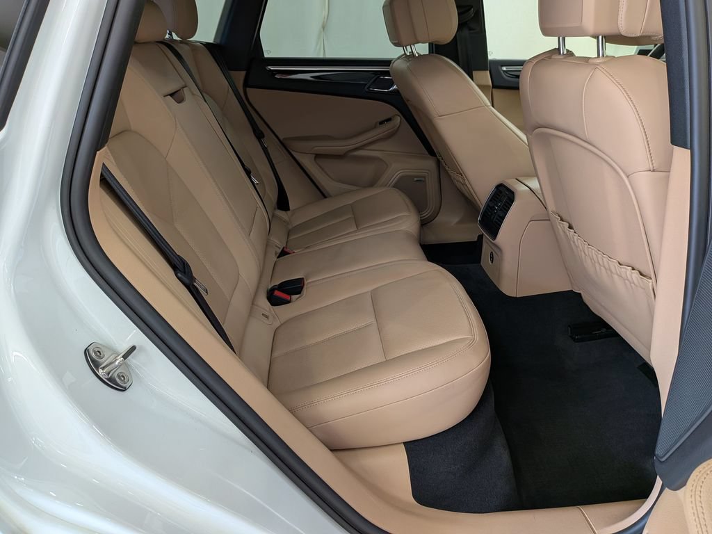 Used 2021 Porsche Macan AWD/4WD image 30