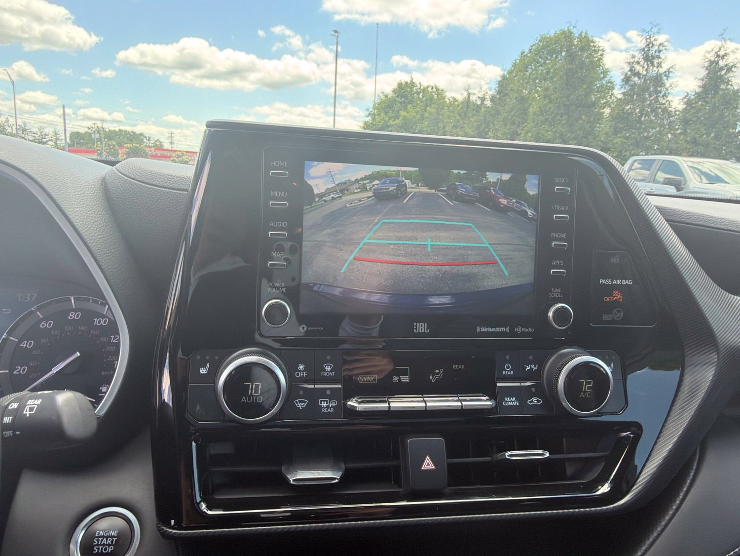 Used 2021 Toyota Highlander XSE FWD image 17