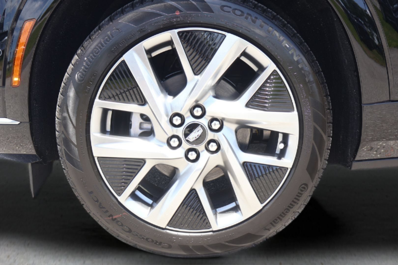 New 2026 Cadillac Optiq Luxury 2 RWD image 9