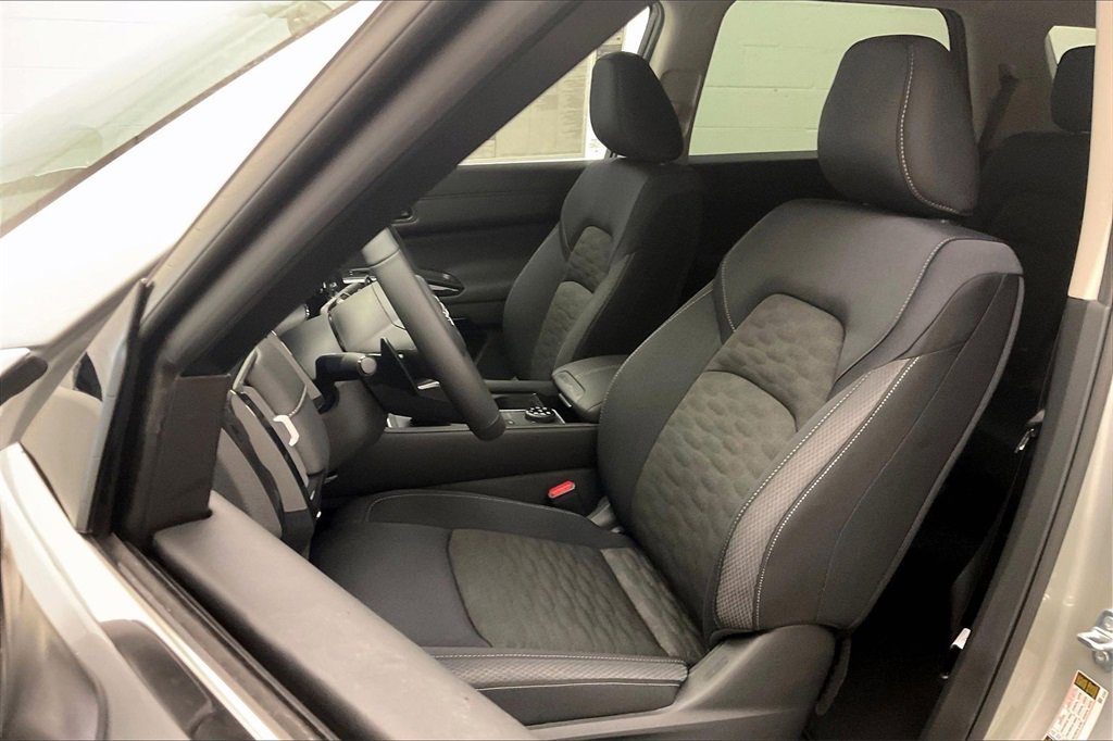 Certified 2025 Nissan Pathfinder SV image 17