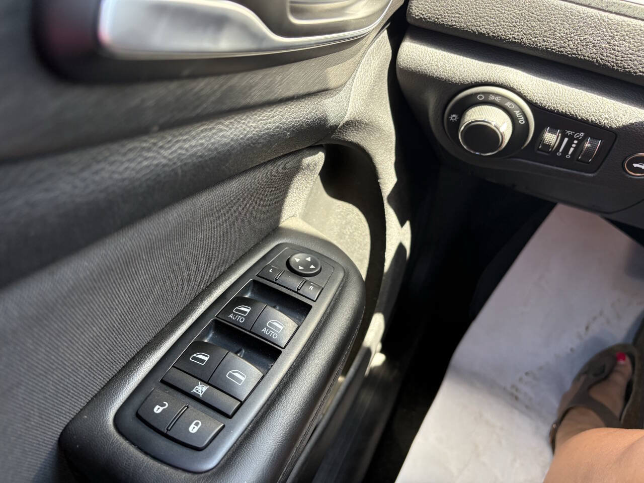 Used 2016 Chrysler 200 Limited w/ Anniversary Edition FWD image 19