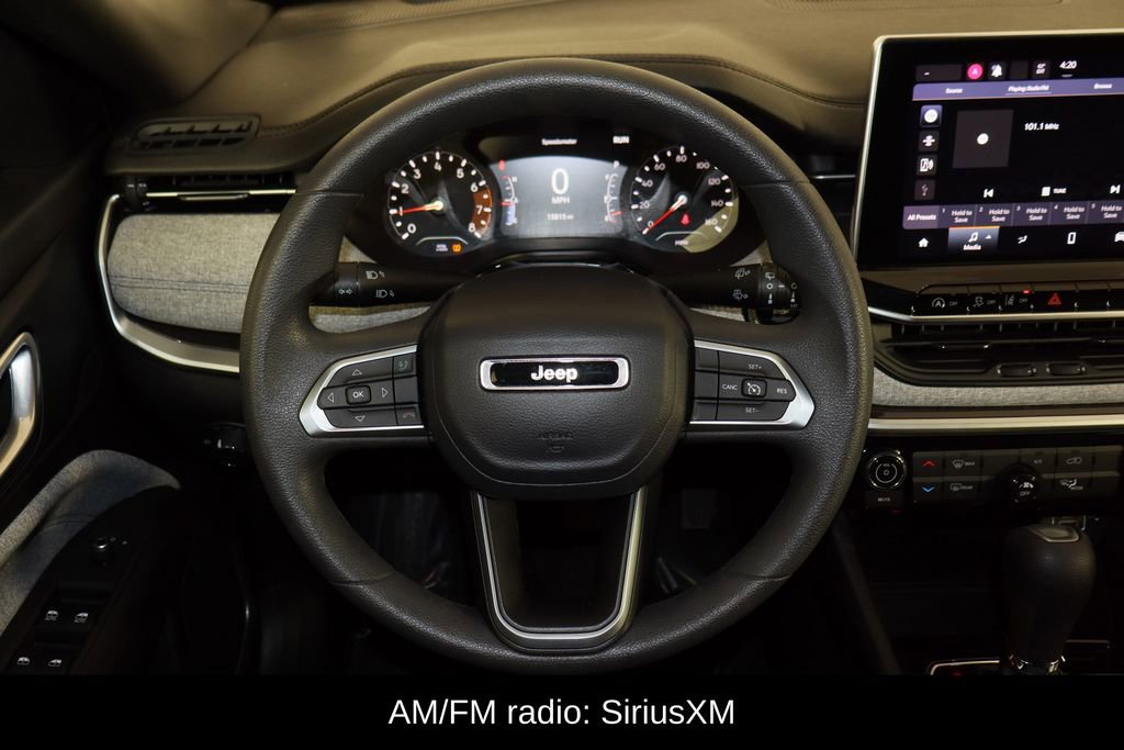 Used 2023 Jeep Compass Sport image 7