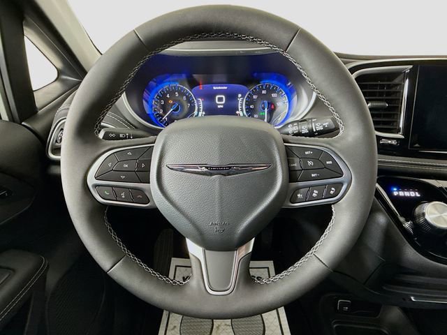 New 2026 Chrysler Pacifica Select image 11