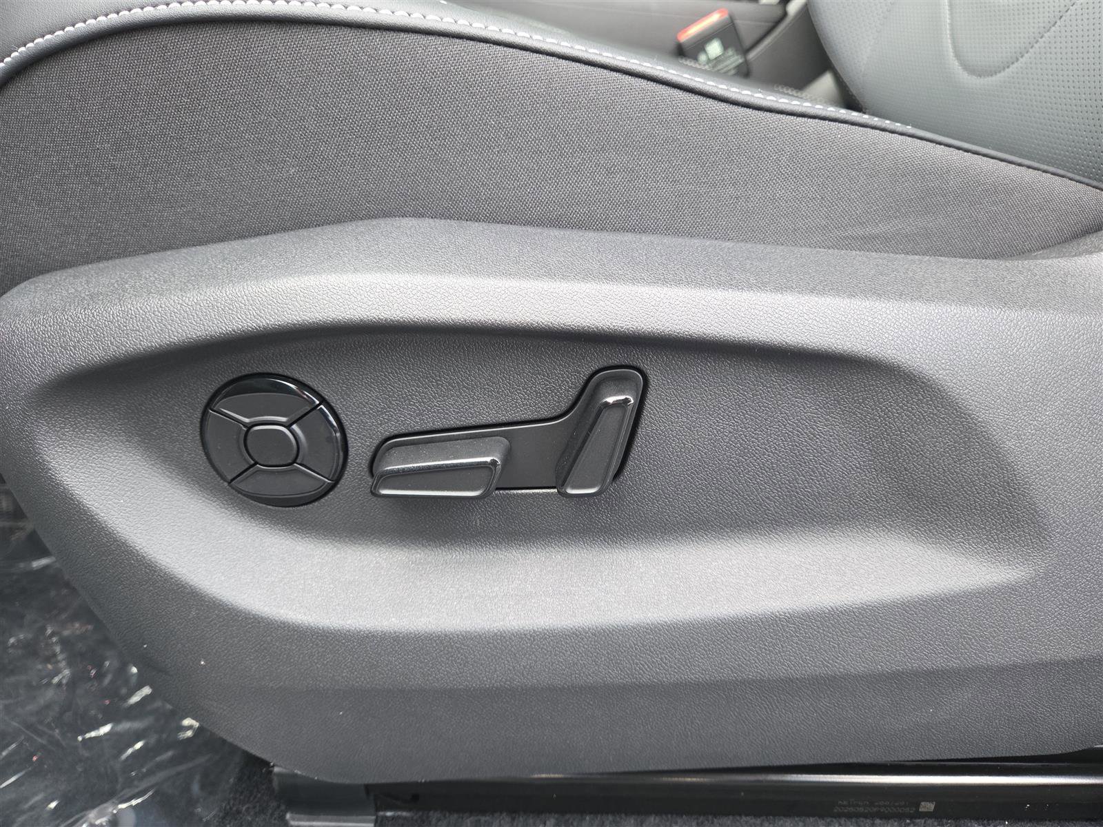 New 2025 Volkswagen Tiguan SE R-Line image 16