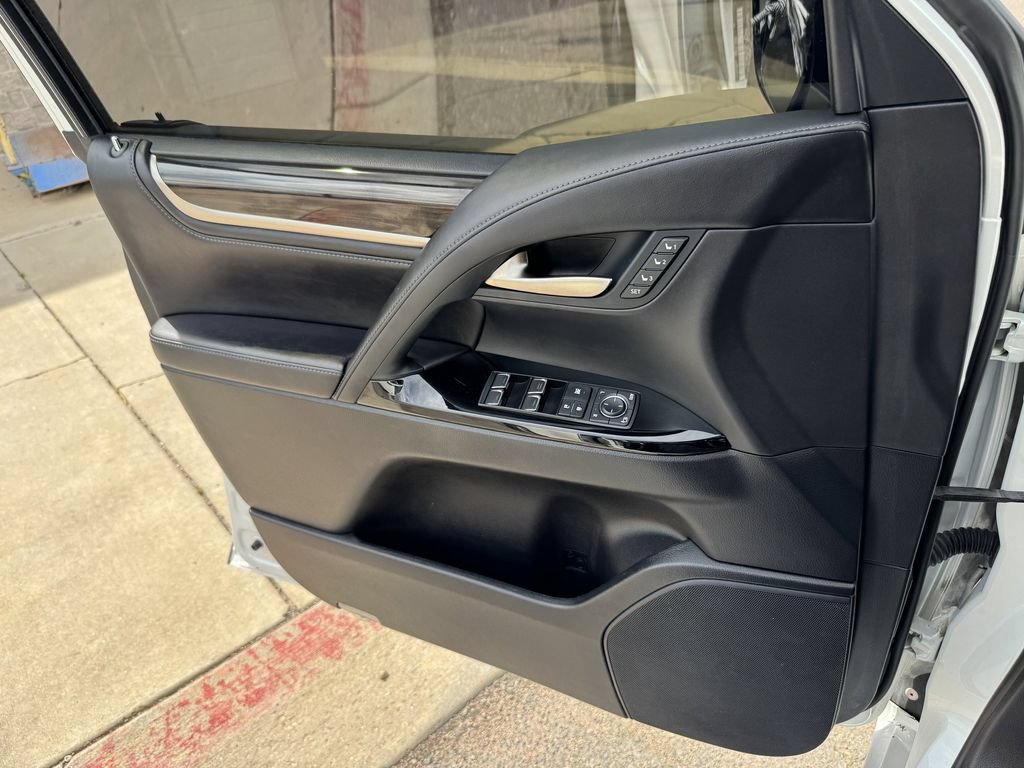 Used 2018 Lexus LX 570 4WD image 13
