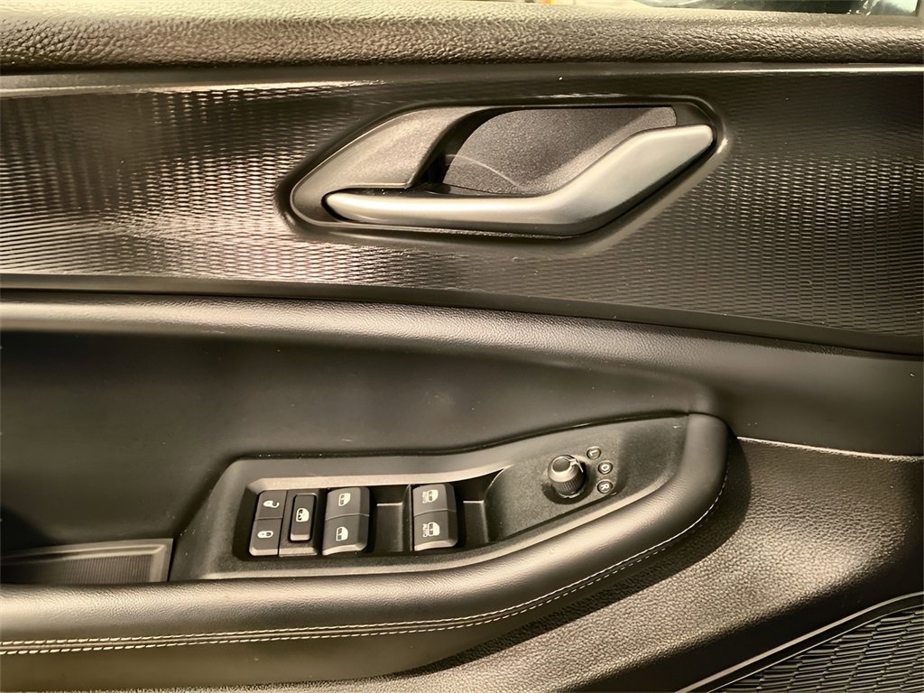 Used 2024 Jeep Grand Cherokee Altitude image 6