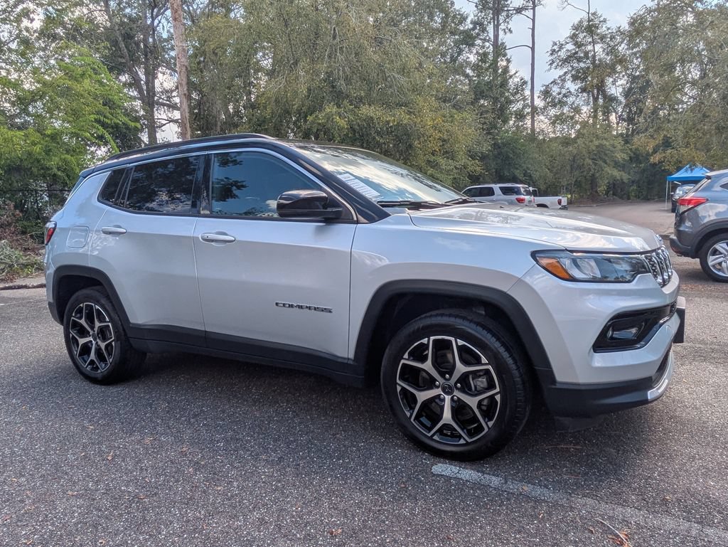 Used 2025 Jeep Compass Limited AWD/4WD image 2