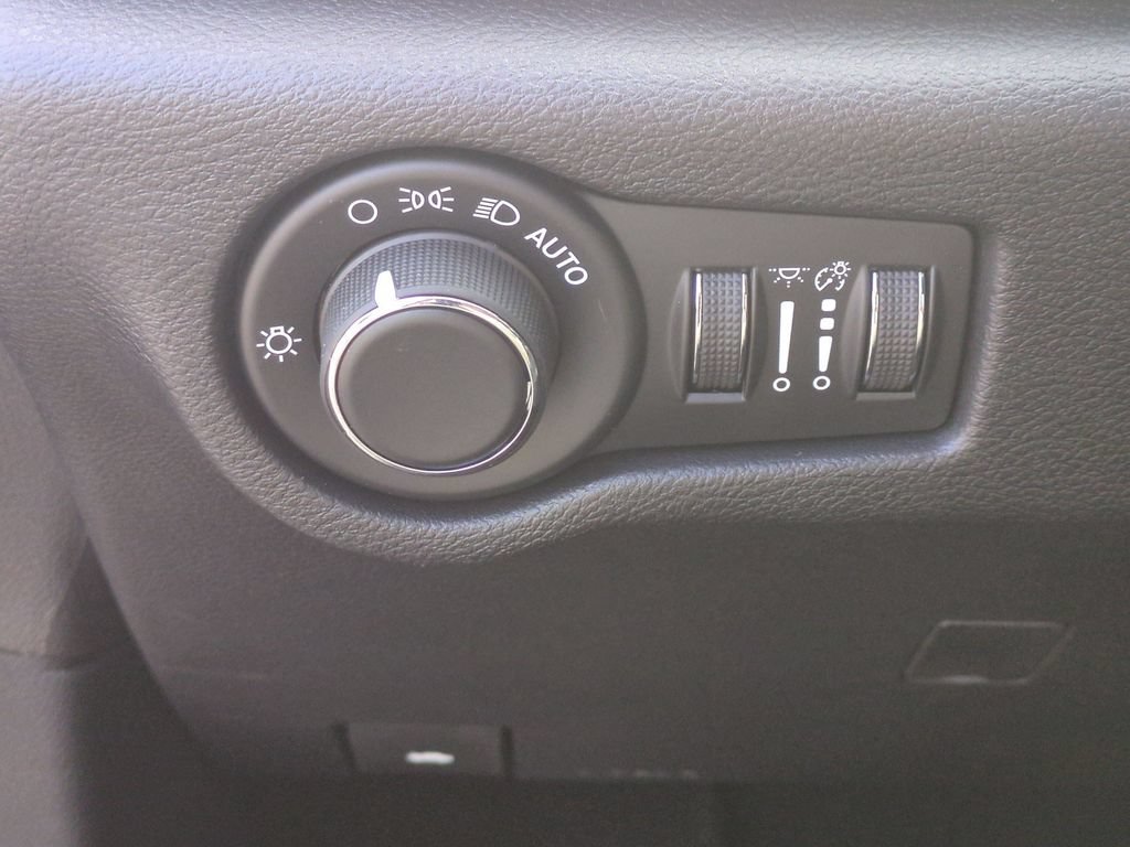 New 2027 Chrysler Pacifica Select FWD image 20