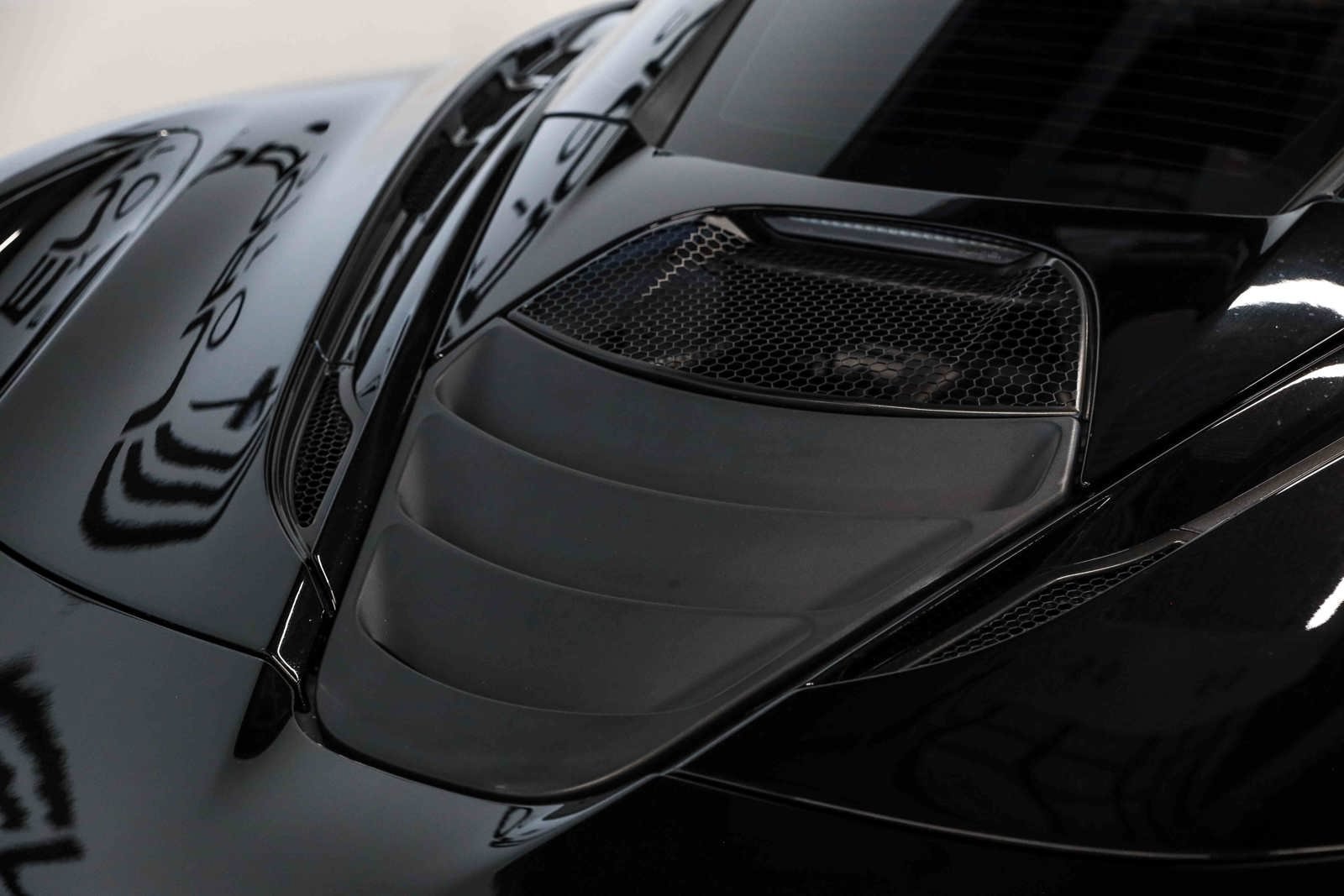 Used 2019 McLaren 720S RWD image 33